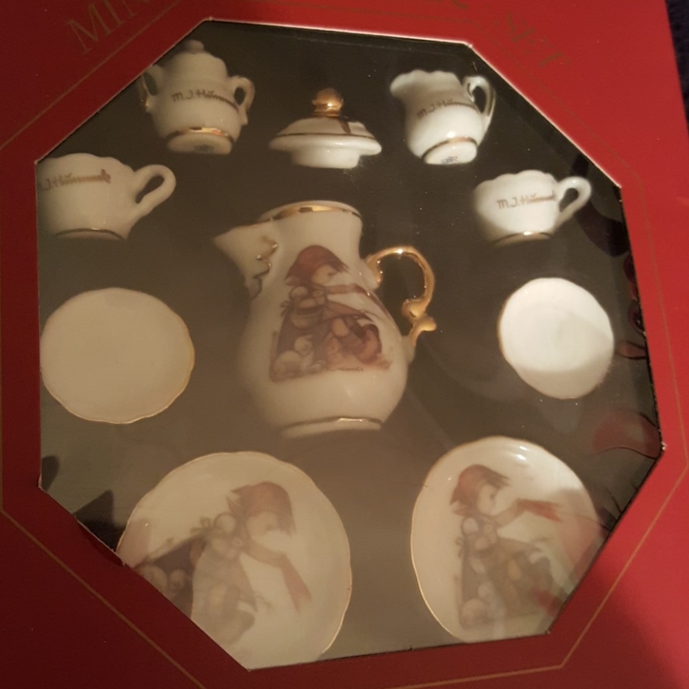 Mj Hummel miniature teaset